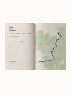 Binnenkant van een wandelpaspoort Trekvogelpad met routekaart en ruimte voor stempels die je onderweg verzamelt