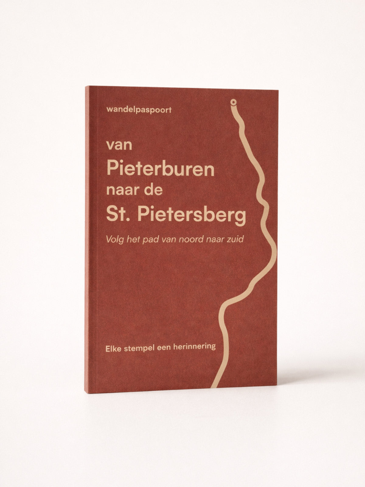 Wandelpaspoort voor de route van Pieterburen naar de Sint-Pietersberg (Pieterpad) met vaste stempelpunten onderweg
