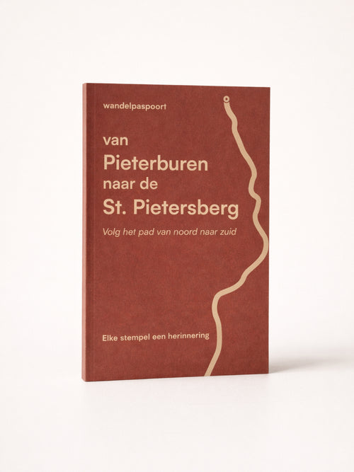 Wandelpaspoort voor de route van Pieterburen naar de Sint-Pietersberg (Pieterpad) met vaste stempelpunten onderweg